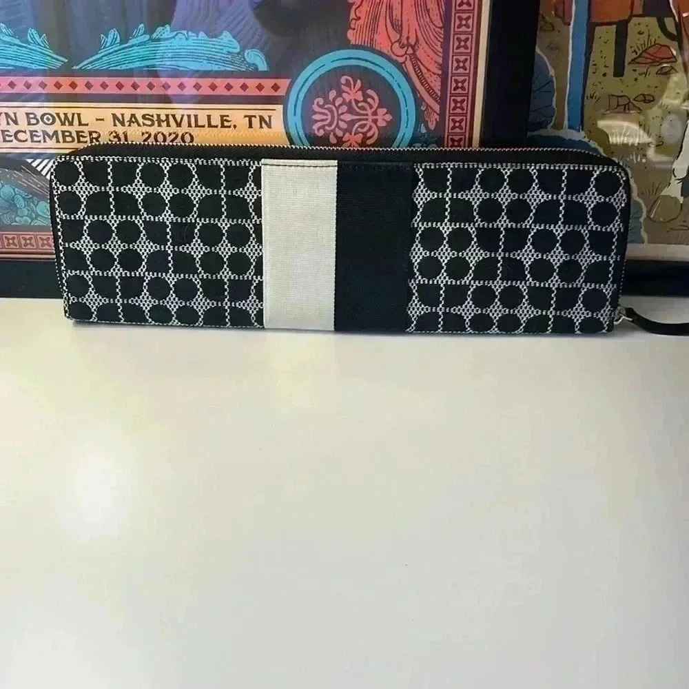 KATE SPADE Black & Bone Canvas Stucco Clutch - Picture 4 of 10